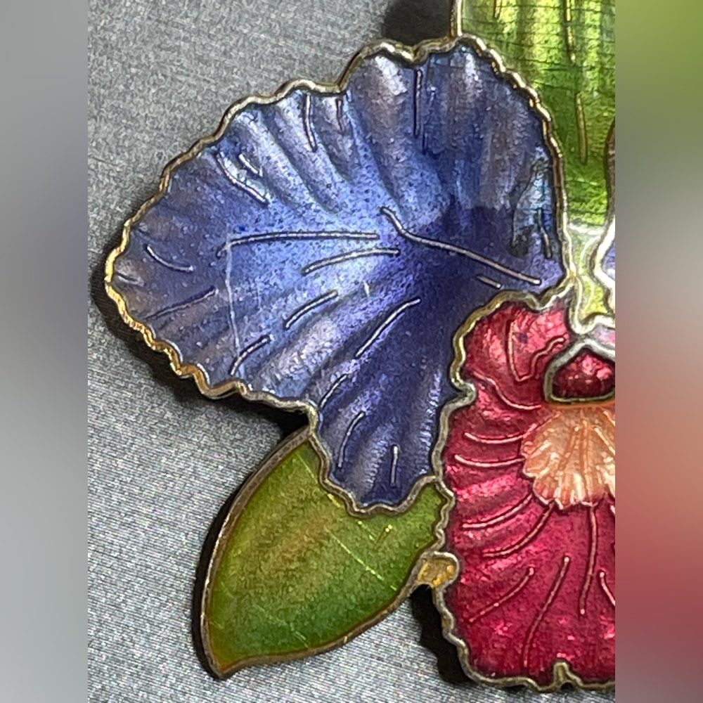 Cloisonné Orchid Flower Periwinkle & Pinks Gold Tone 3D Vintage 2” Brooch - Picture 7 of 14
